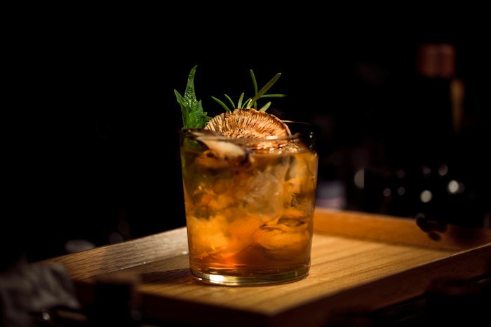 Bartender & Drink Preparer